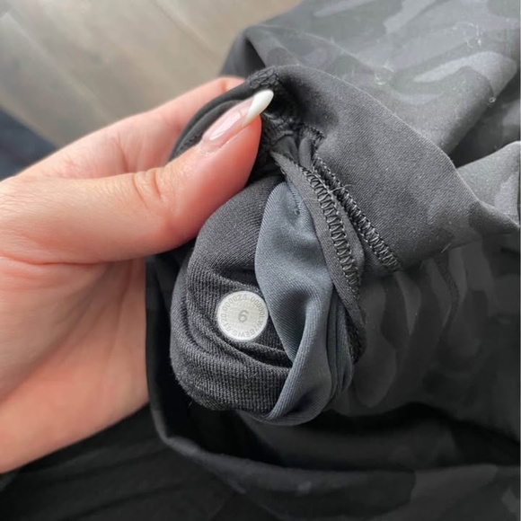 Wunder Train Contour Fit High-Rise Short size 6 - Picture 5 of 5